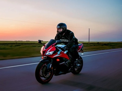 Consejos para conducción segura en moto